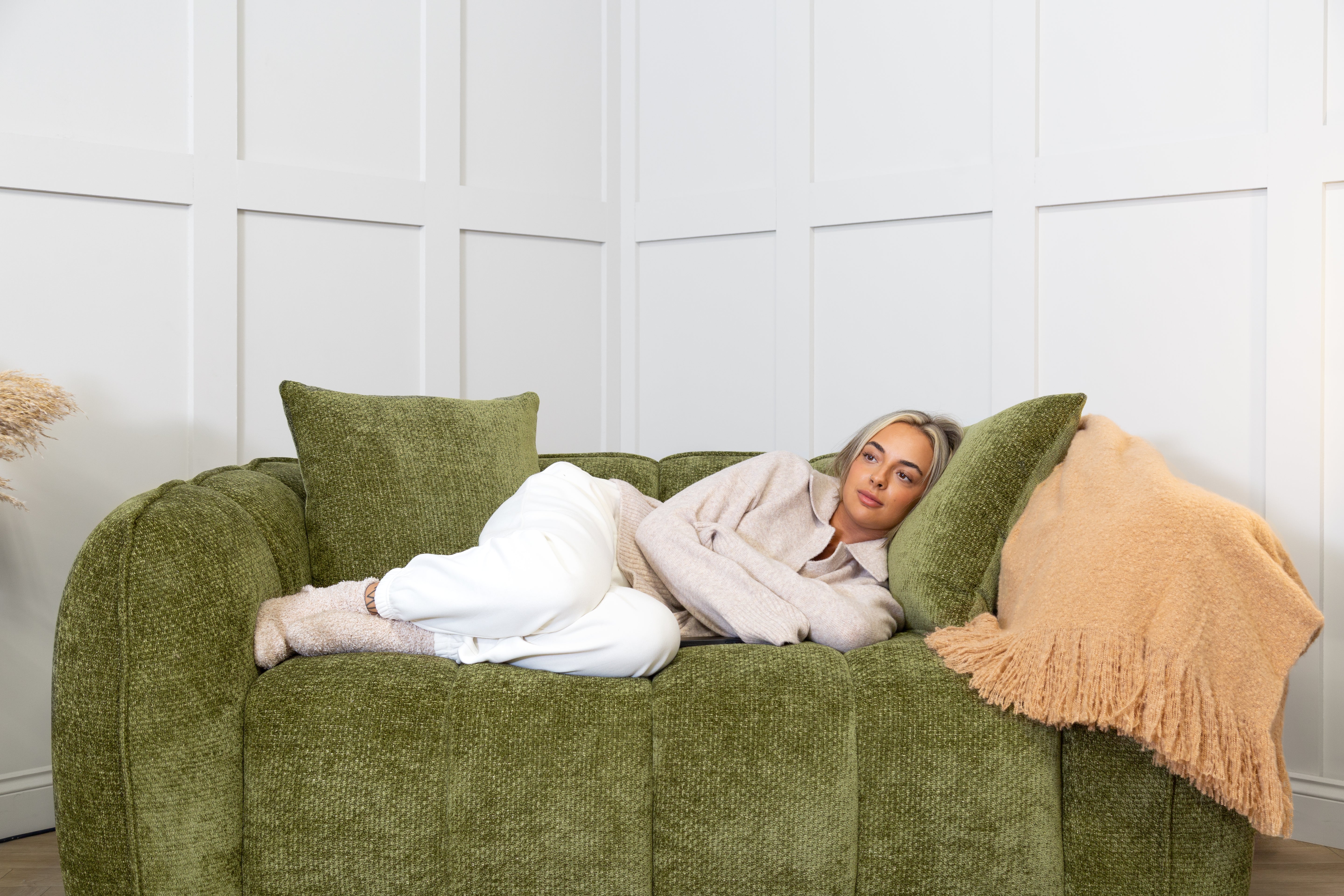 Power Nap Like a Pro: Why the Sofa Is the Ultimate Reset Zone